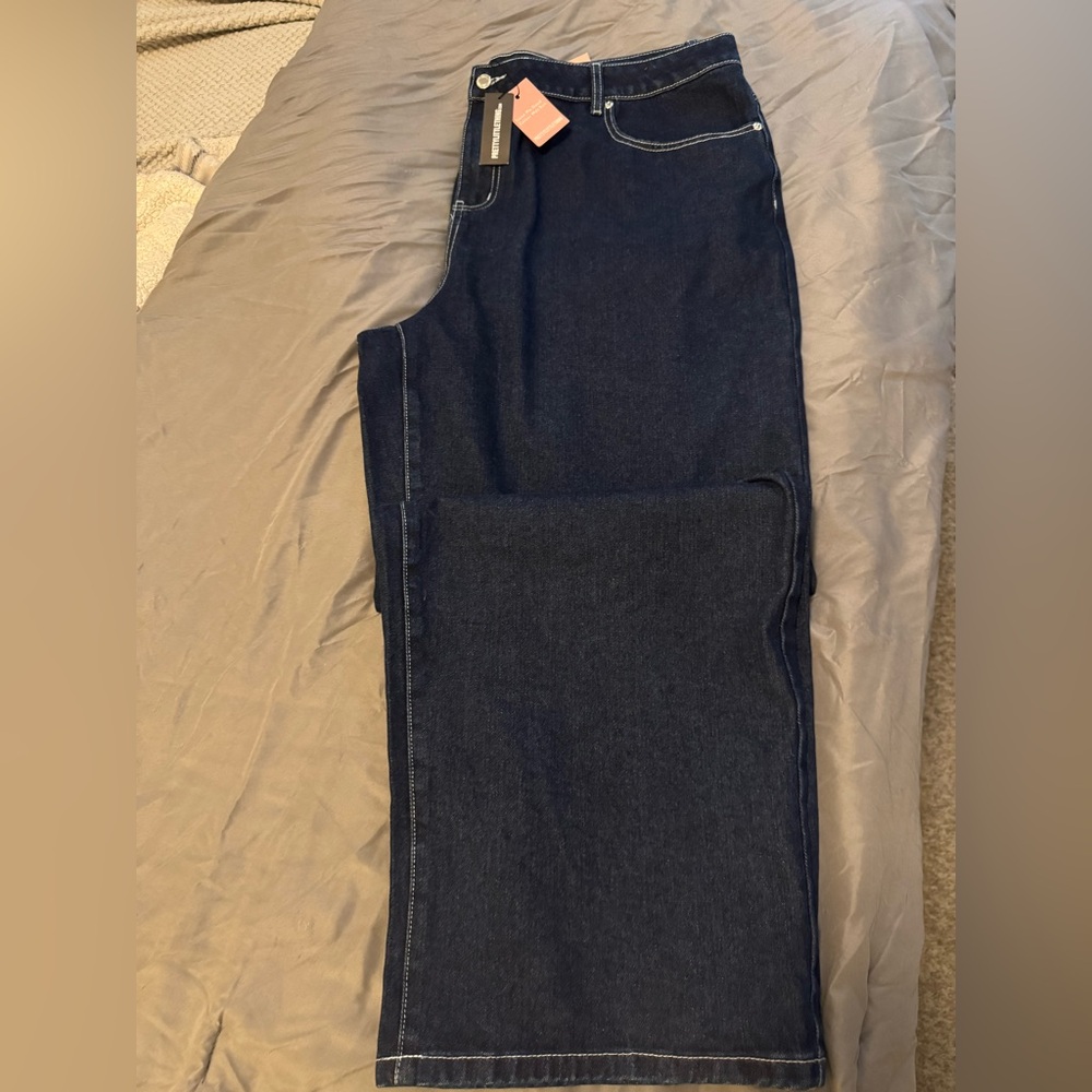 NWT PrettyLittleThing Plus Size Indigo Mid-Rise Wide Leg Denim Jeans